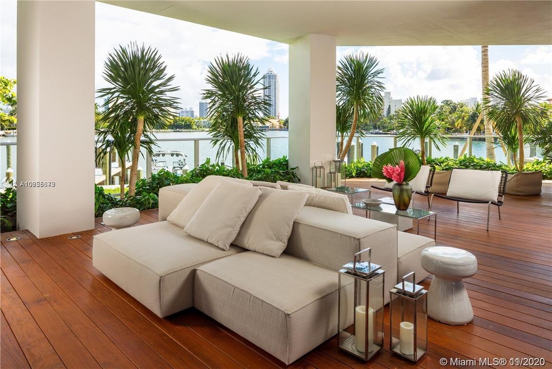Recently Sold: $17,085,000 (4 beds, 4 baths, 6332 Square Feet)