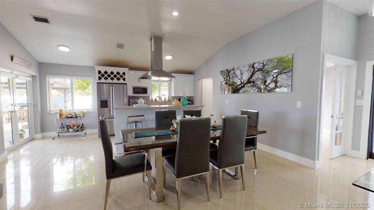 Vendido Recientemente: $420,000 (3 camas, 2 baños, 1410 Pies cuadrados)