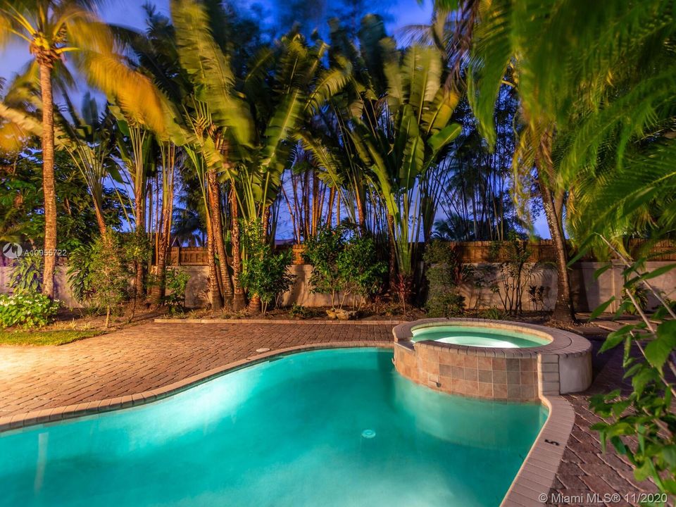 Vendido Recientemente: $649,500 (5 camas, 4 baños, 3656 Pies cuadrados)