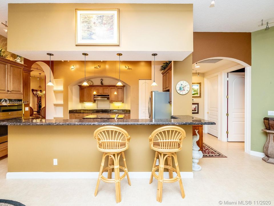 Vendido Recientemente: $649,500 (5 camas, 4 baños, 3656 Pies cuadrados)