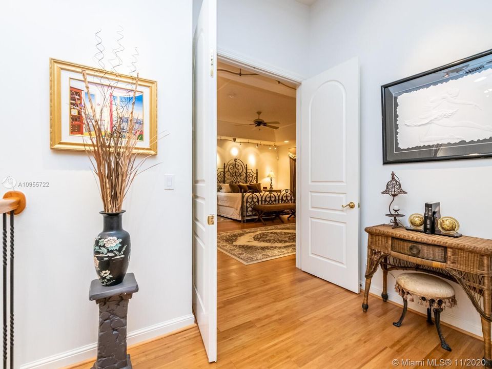 Vendido Recientemente: $649,500 (5 camas, 4 baños, 3656 Pies cuadrados)