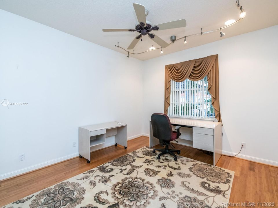 Vendido Recientemente: $649,500 (5 camas, 4 baños, 3656 Pies cuadrados)