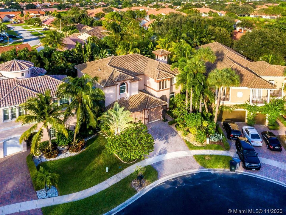 Vendido Recientemente: $649,500 (5 camas, 4 baños, 3656 Pies cuadrados)