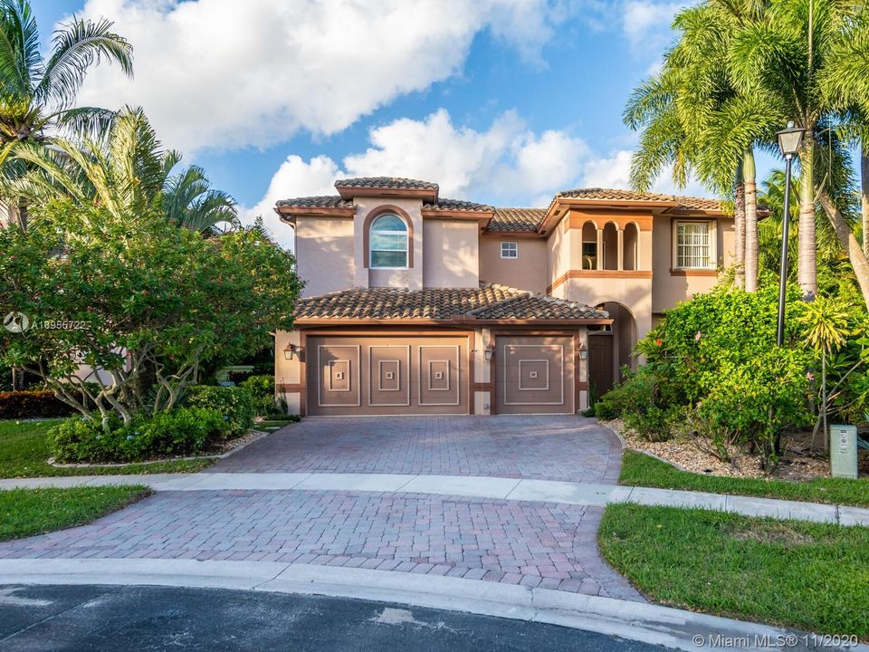Vendido Recientemente: $649,500 (5 camas, 4 baños, 3656 Pies cuadrados)