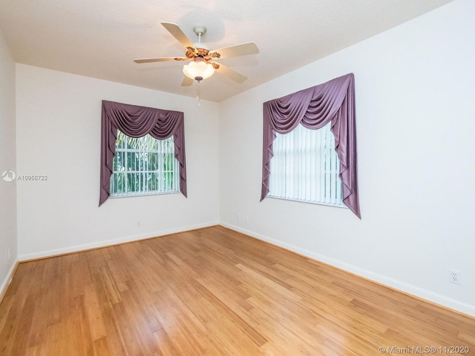 Vendido Recientemente: $649,500 (5 camas, 4 baños, 3656 Pies cuadrados)
