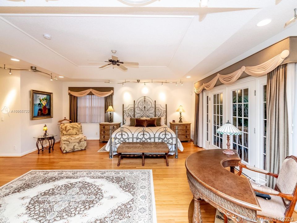 Vendido Recientemente: $649,500 (5 camas, 4 baños, 3656 Pies cuadrados)