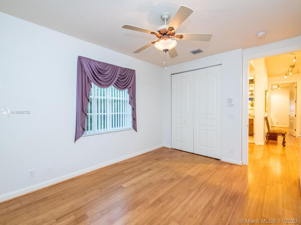 Vendido Recientemente: $649,500 (5 camas, 4 baños, 3656 Pies cuadrados)