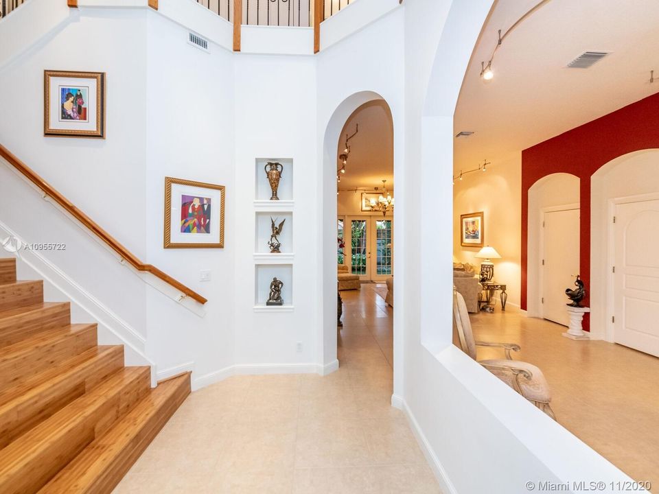 Vendido Recientemente: $649,500 (5 camas, 4 baños, 3656 Pies cuadrados)
