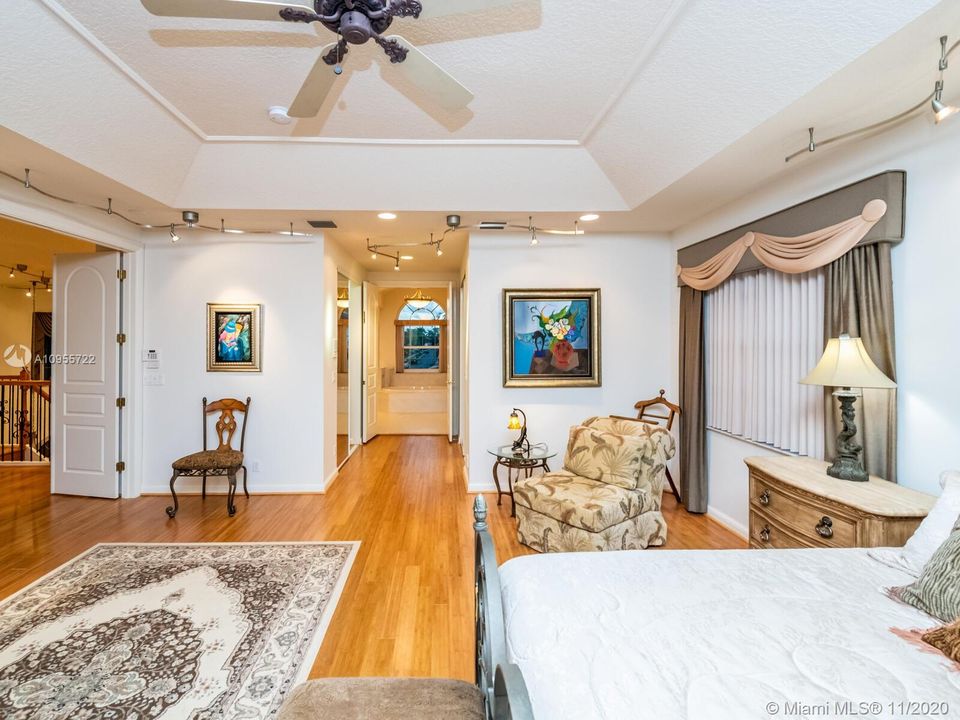 Vendido Recientemente: $649,500 (5 camas, 4 baños, 3656 Pies cuadrados)