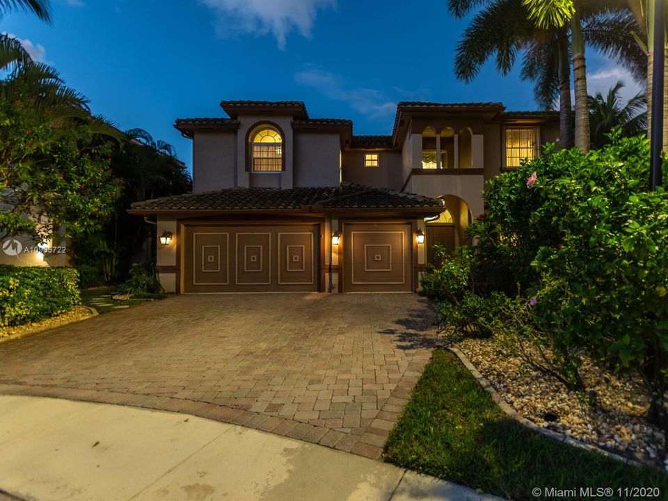 Vendido Recientemente: $649,500 (5 camas, 4 baños, 3656 Pies cuadrados)