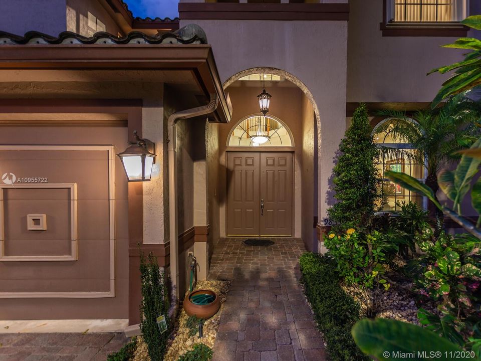 Vendido Recientemente: $649,500 (5 camas, 4 baños, 3656 Pies cuadrados)