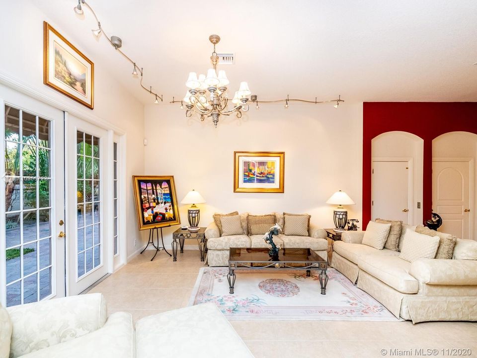 Vendido Recientemente: $649,500 (5 camas, 4 baños, 3656 Pies cuadrados)