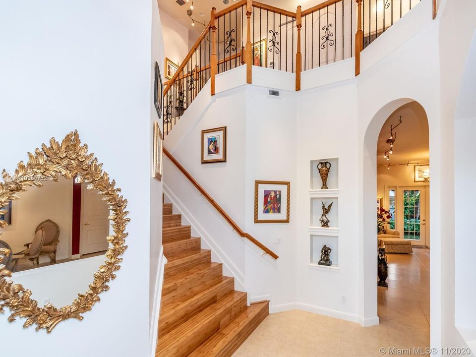 Vendido Recientemente: $649,500 (5 camas, 4 baños, 3656 Pies cuadrados)