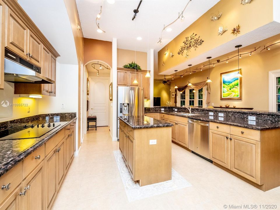 Vendido Recientemente: $649,500 (5 camas, 4 baños, 3656 Pies cuadrados)