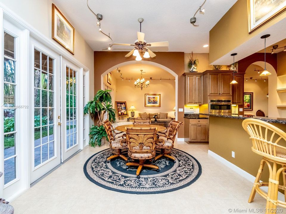 Vendido Recientemente: $649,500 (5 camas, 4 baños, 3656 Pies cuadrados)
