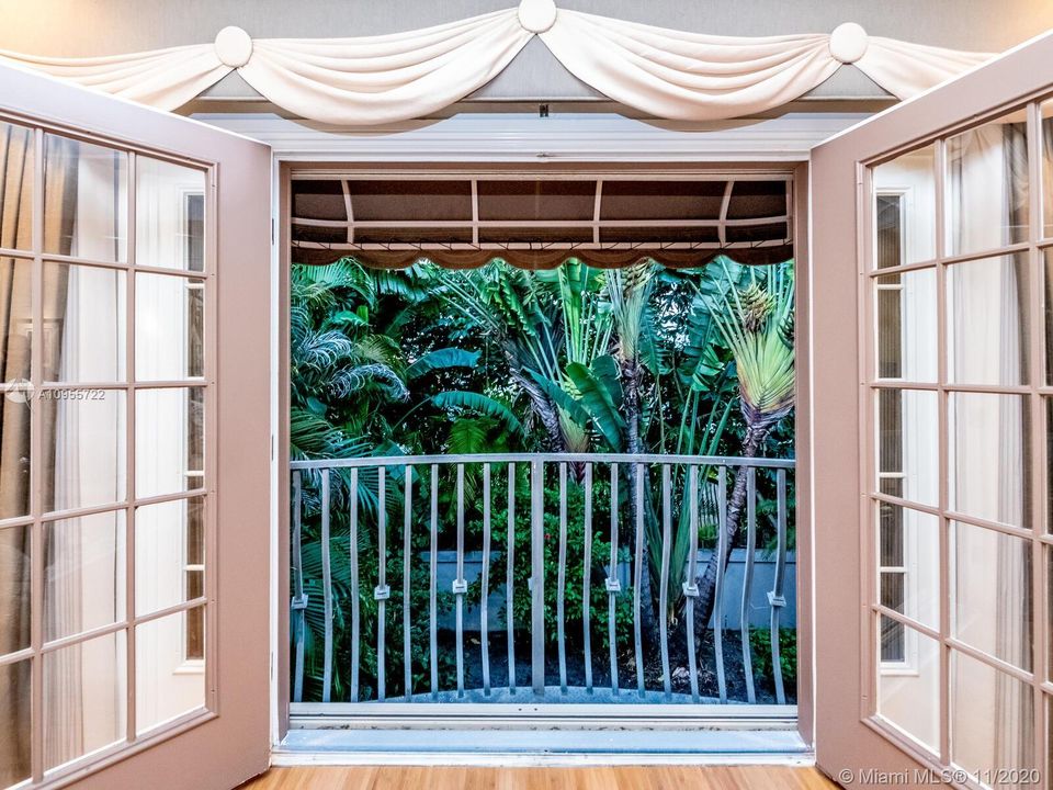 Vendido Recientemente: $649,500 (5 camas, 4 baños, 3656 Pies cuadrados)