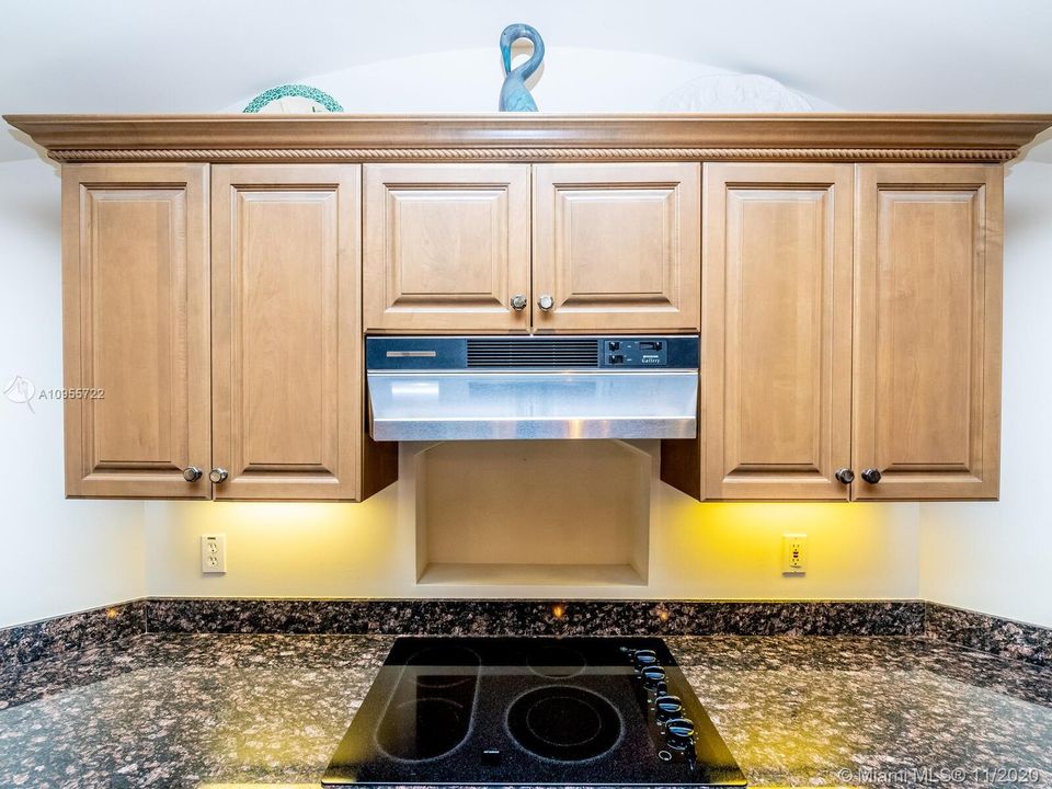 Vendido Recientemente: $649,500 (5 camas, 4 baños, 3656 Pies cuadrados)