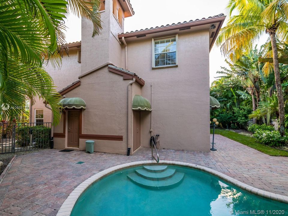 Vendido Recientemente: $649,500 (5 camas, 4 baños, 3656 Pies cuadrados)