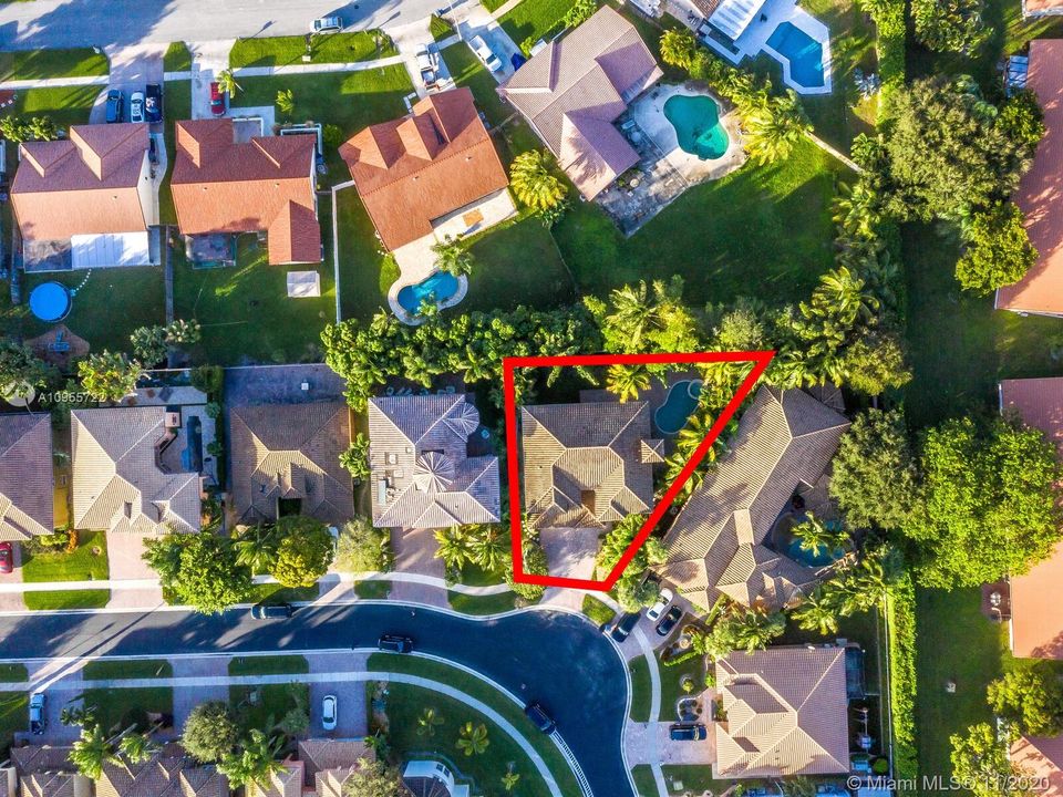 Vendido Recientemente: $649,500 (5 camas, 4 baños, 3656 Pies cuadrados)