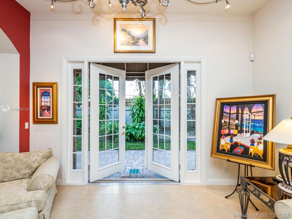Vendido Recientemente: $649,500 (5 camas, 4 baños, 3656 Pies cuadrados)