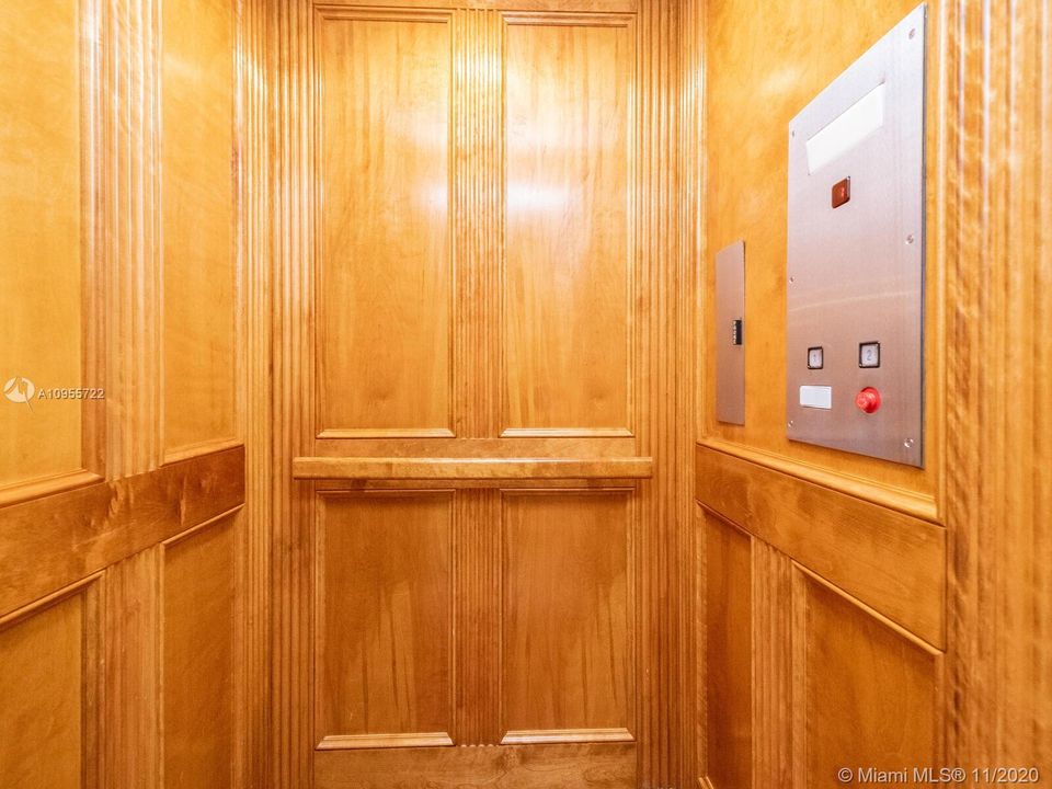Vendido Recientemente: $649,500 (5 camas, 4 baños, 3656 Pies cuadrados)