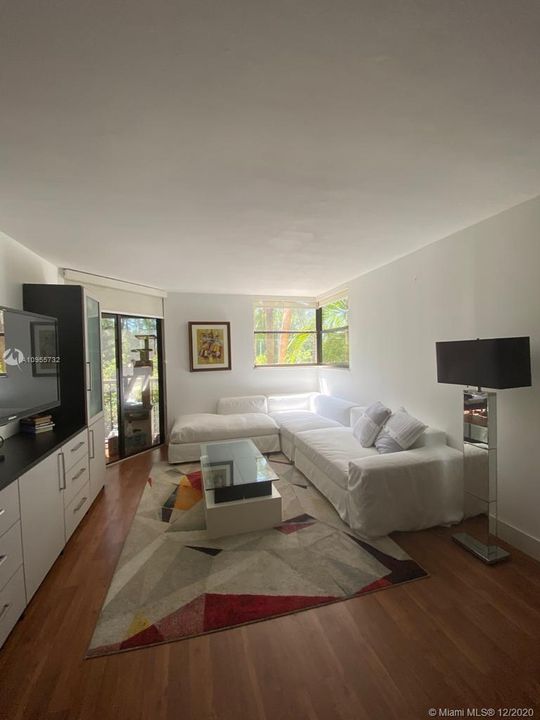 Recently Sold: $379,000 (1 beds, 1 baths, 972 Square Feet)