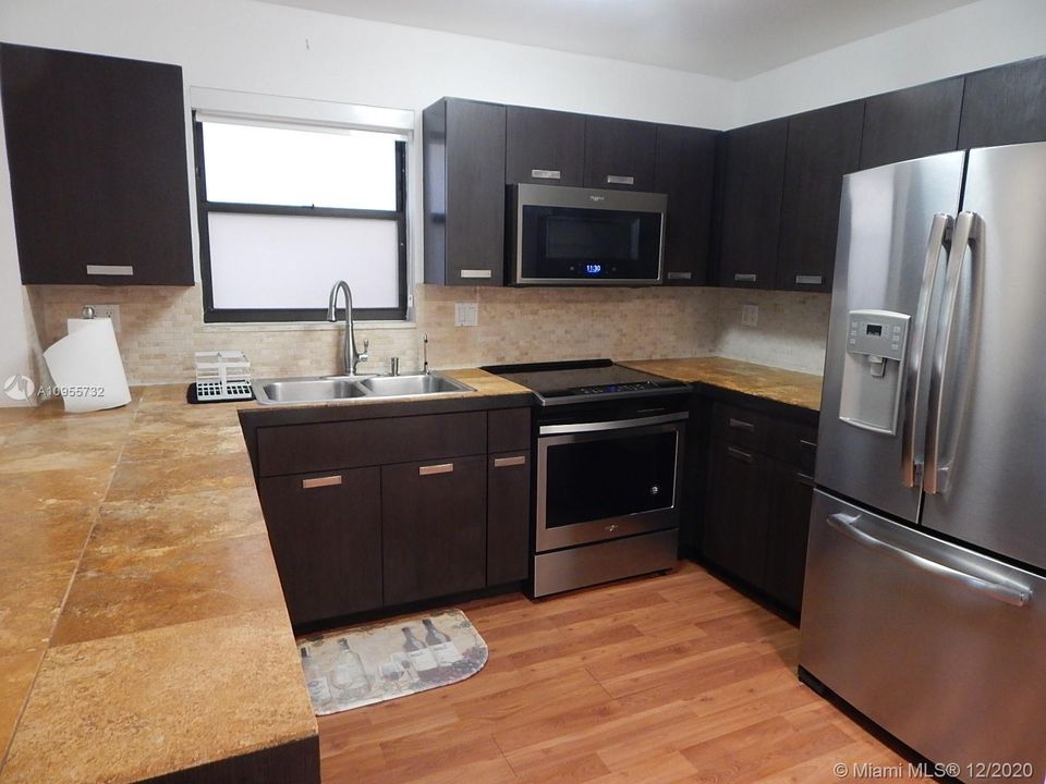 Recently Sold: $379,000 (1 beds, 1 baths, 972 Square Feet)