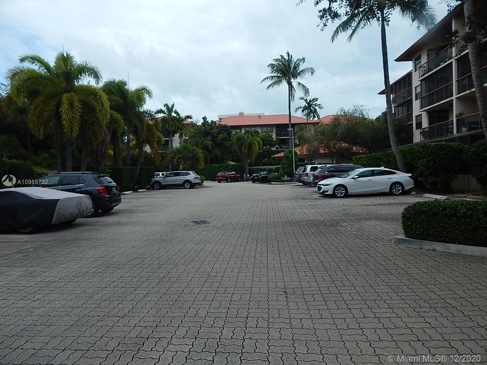Recently Sold: $379,000 (1 beds, 1 baths, 972 Square Feet)