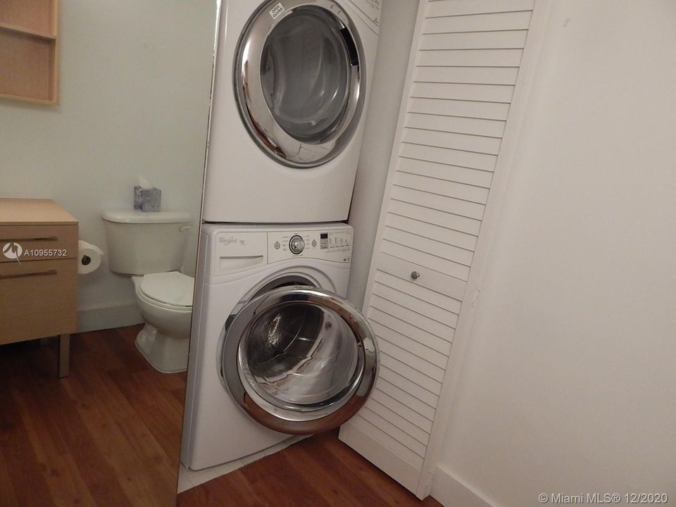 Recently Sold: $379,000 (1 beds, 1 baths, 972 Square Feet)