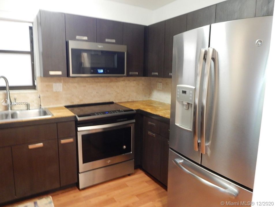 Recently Sold: $379,000 (1 beds, 1 baths, 972 Square Feet)