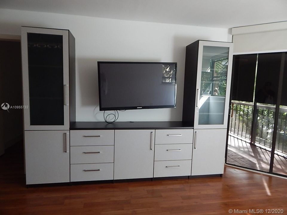 Recently Sold: $379,000 (1 beds, 1 baths, 972 Square Feet)