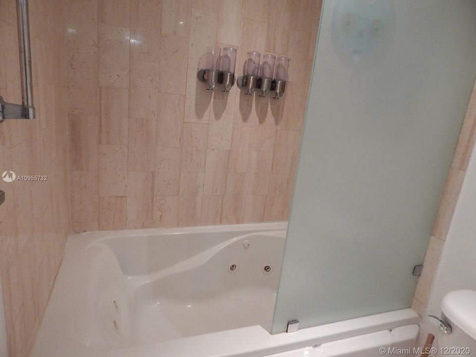 Recently Sold: $379,000 (1 beds, 1 baths, 972 Square Feet)