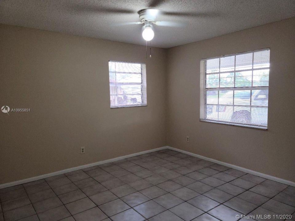 Recently Rented: $1,375 (2 beds, 1 baths, 1131 Square Feet)