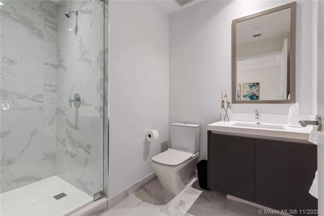 En-suite full bath in den