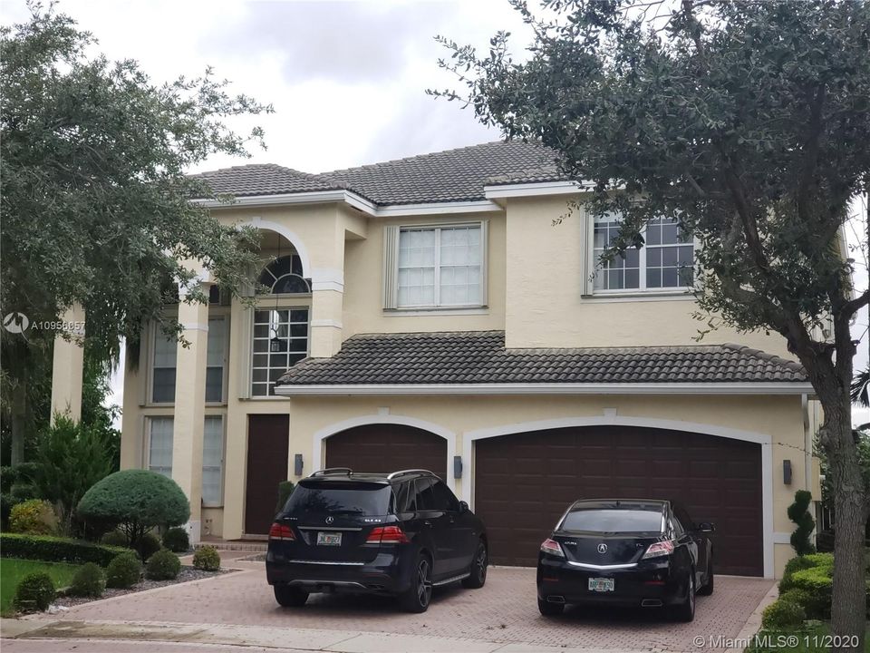 Recently Sold: $849,000 (6 beds, 4 baths, 4137 Square Feet)