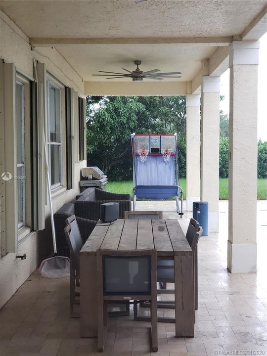 Recently Sold: $849,000 (6 beds, 4 baths, 4137 Square Feet)
