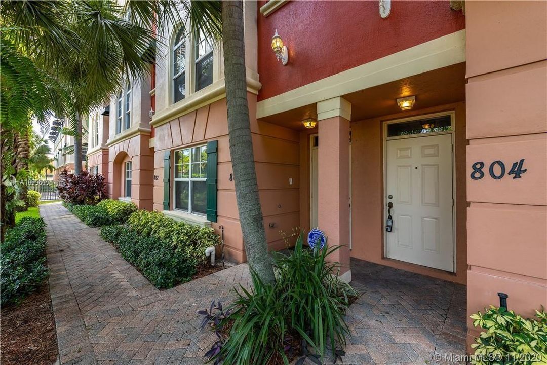 最近售出: $420,000 (3 贝兹, 3 浴室, 2100 平方英尺)