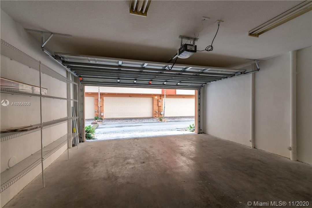 最近售出: $420,000 (3 贝兹, 3 浴室, 2100 平方英尺)