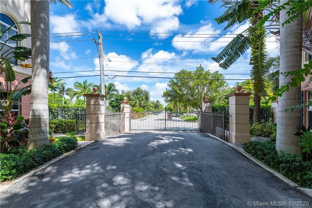 最近售出: $420,000 (3 贝兹, 3 浴室, 2100 平方英尺)