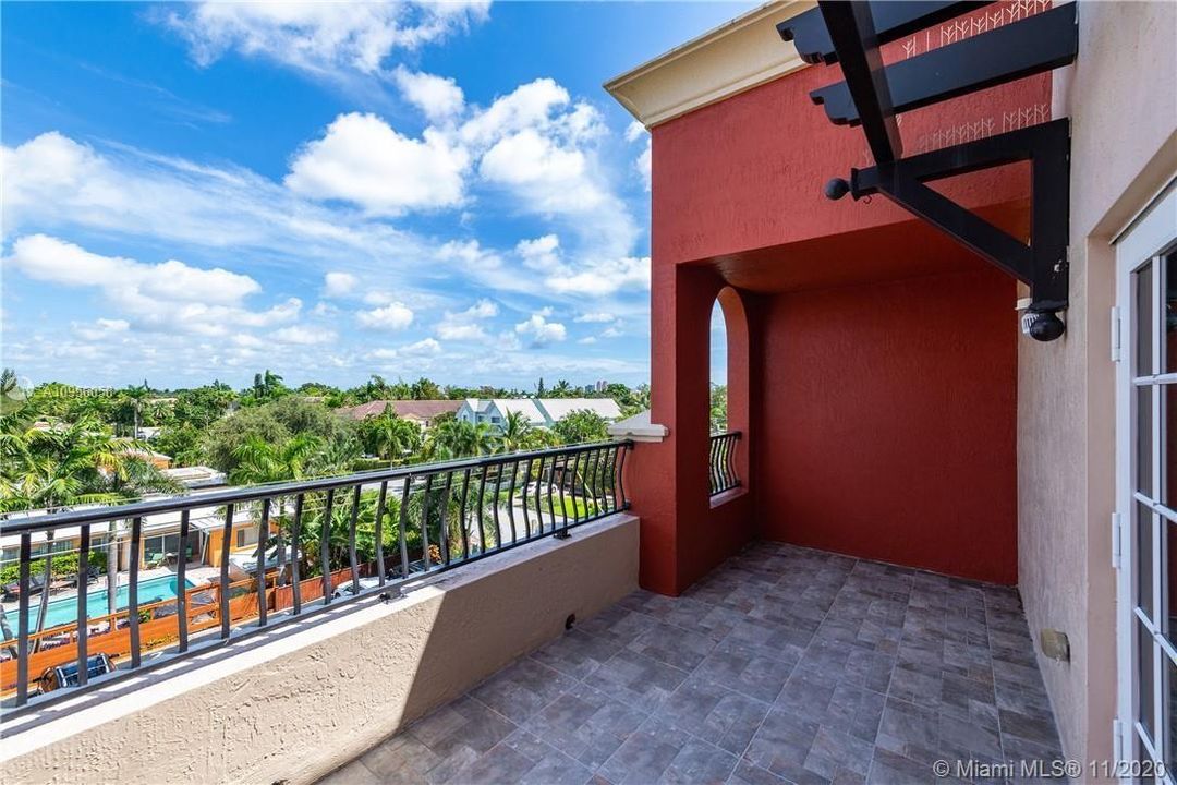 最近售出: $420,000 (3 贝兹, 3 浴室, 2100 平方英尺)