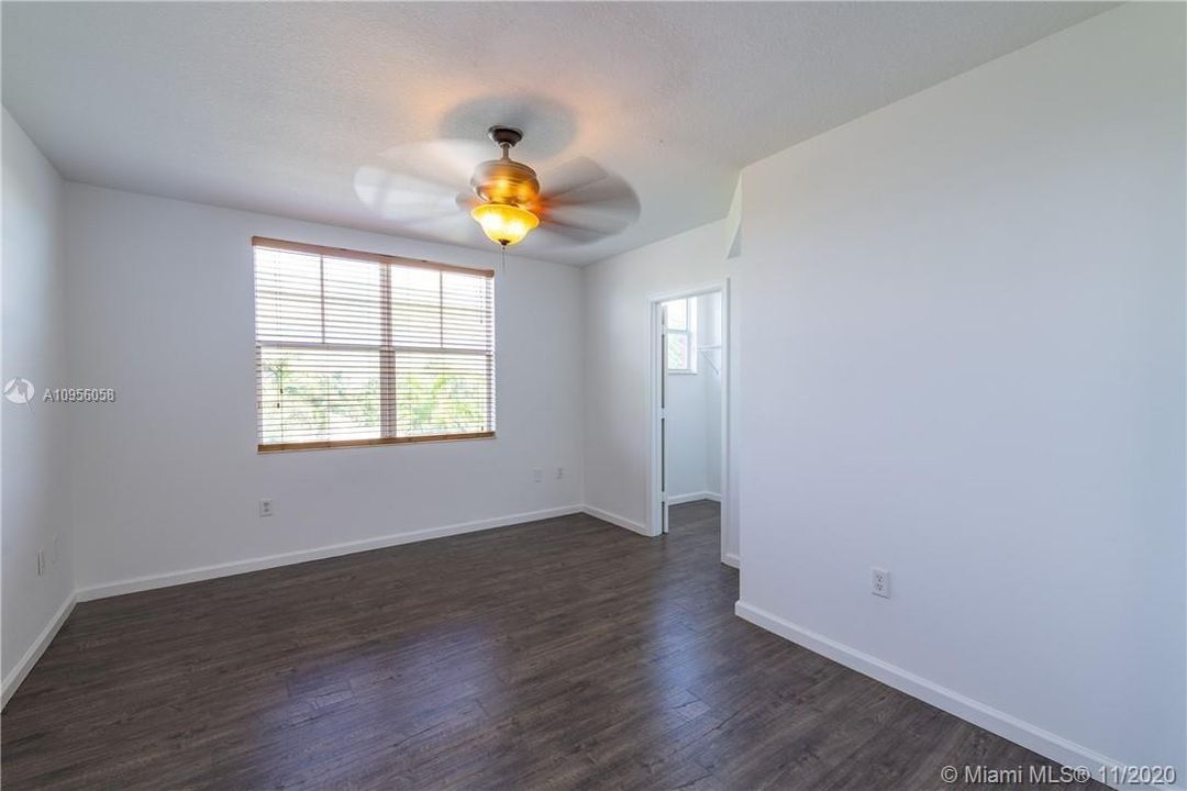 最近售出: $420,000 (3 贝兹, 3 浴室, 2100 平方英尺)