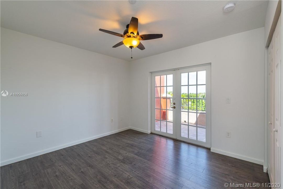 最近售出: $420,000 (3 贝兹, 3 浴室, 2100 平方英尺)