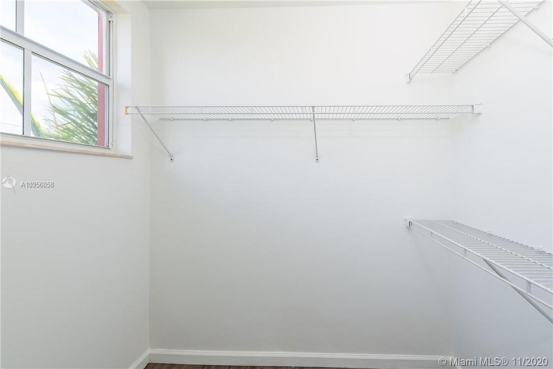 最近售出: $420,000 (3 贝兹, 3 浴室, 2100 平方英尺)