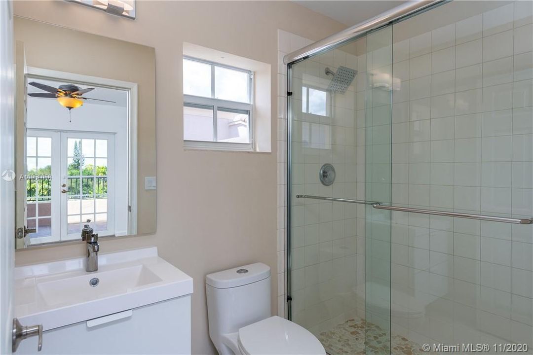 最近售出: $420,000 (3 贝兹, 3 浴室, 2100 平方英尺)