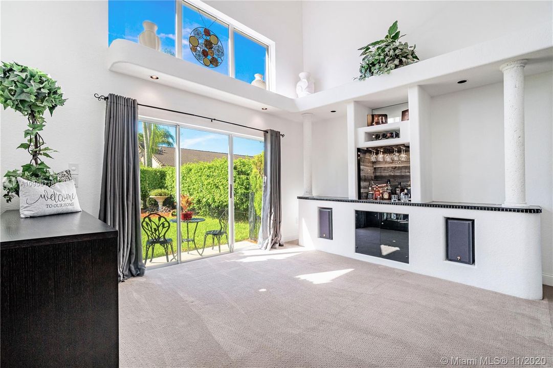 Recently Sold: $439,000 (3 beds, 2 baths, 2585 Square Feet)