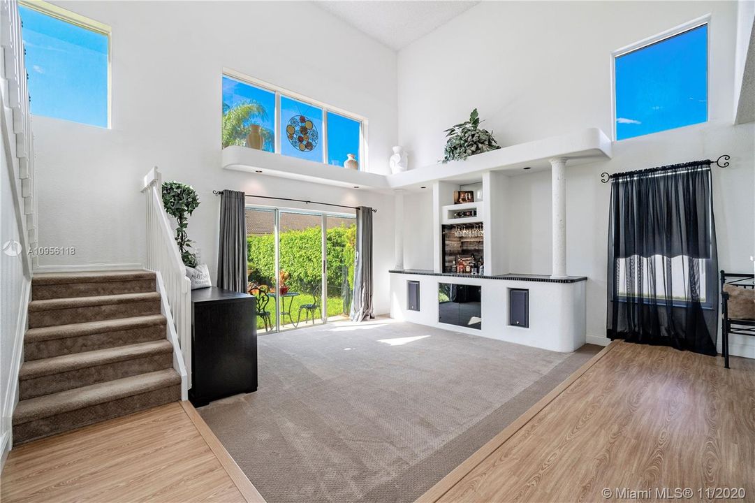 Recently Sold: $439,000 (3 beds, 2 baths, 2585 Square Feet)