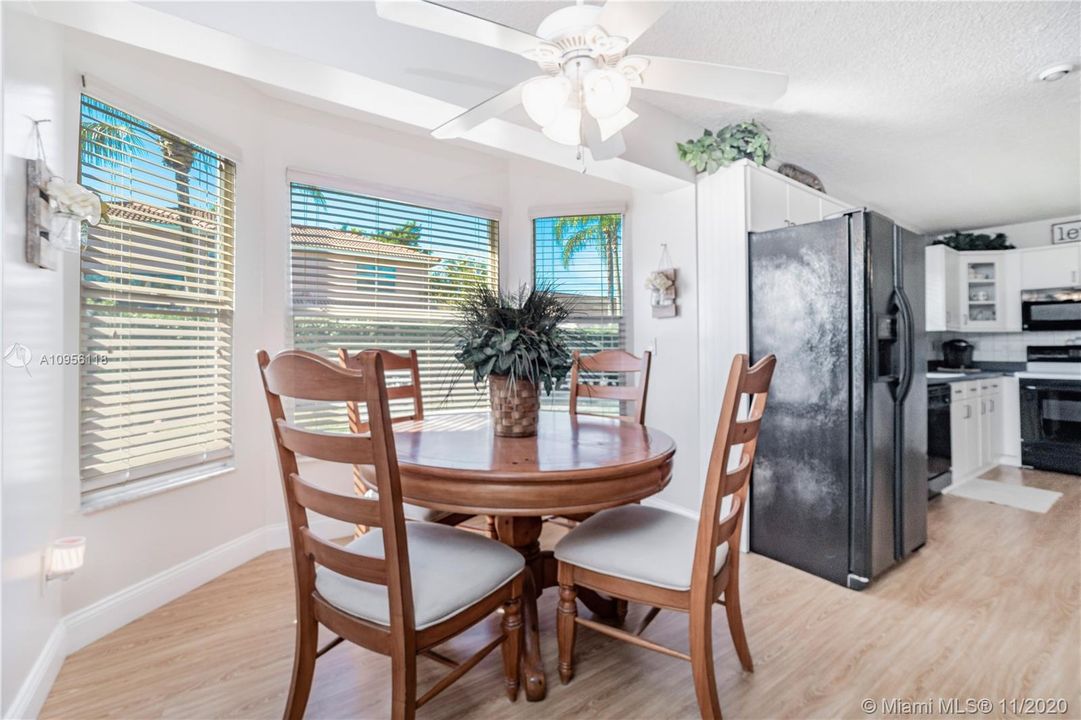 Recently Sold: $439,000 (3 beds, 2 baths, 2585 Square Feet)