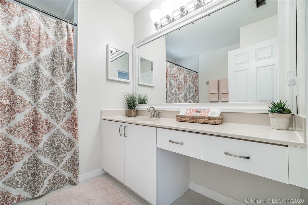 Recently Sold: $439,000 (3 beds, 2 baths, 2585 Square Feet)
