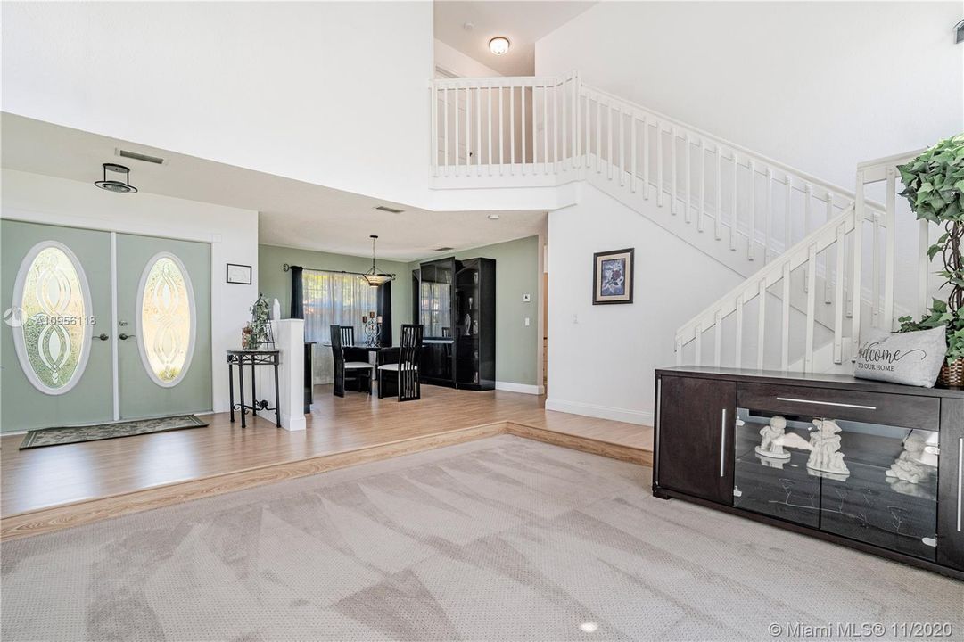 Recently Sold: $439,000 (3 beds, 2 baths, 2585 Square Feet)