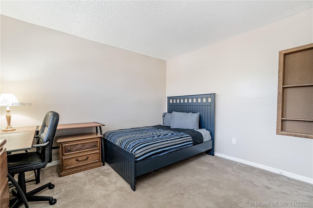Recently Sold: $439,000 (3 beds, 2 baths, 2585 Square Feet)